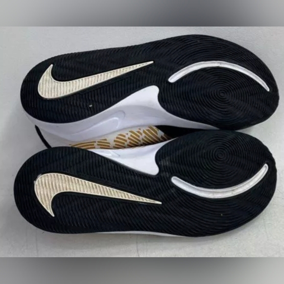 Nike Team Hustle D9 GS 'Black Metallic Gold' Size 5Y Like New MSRP $99 - Picture 6 of 6